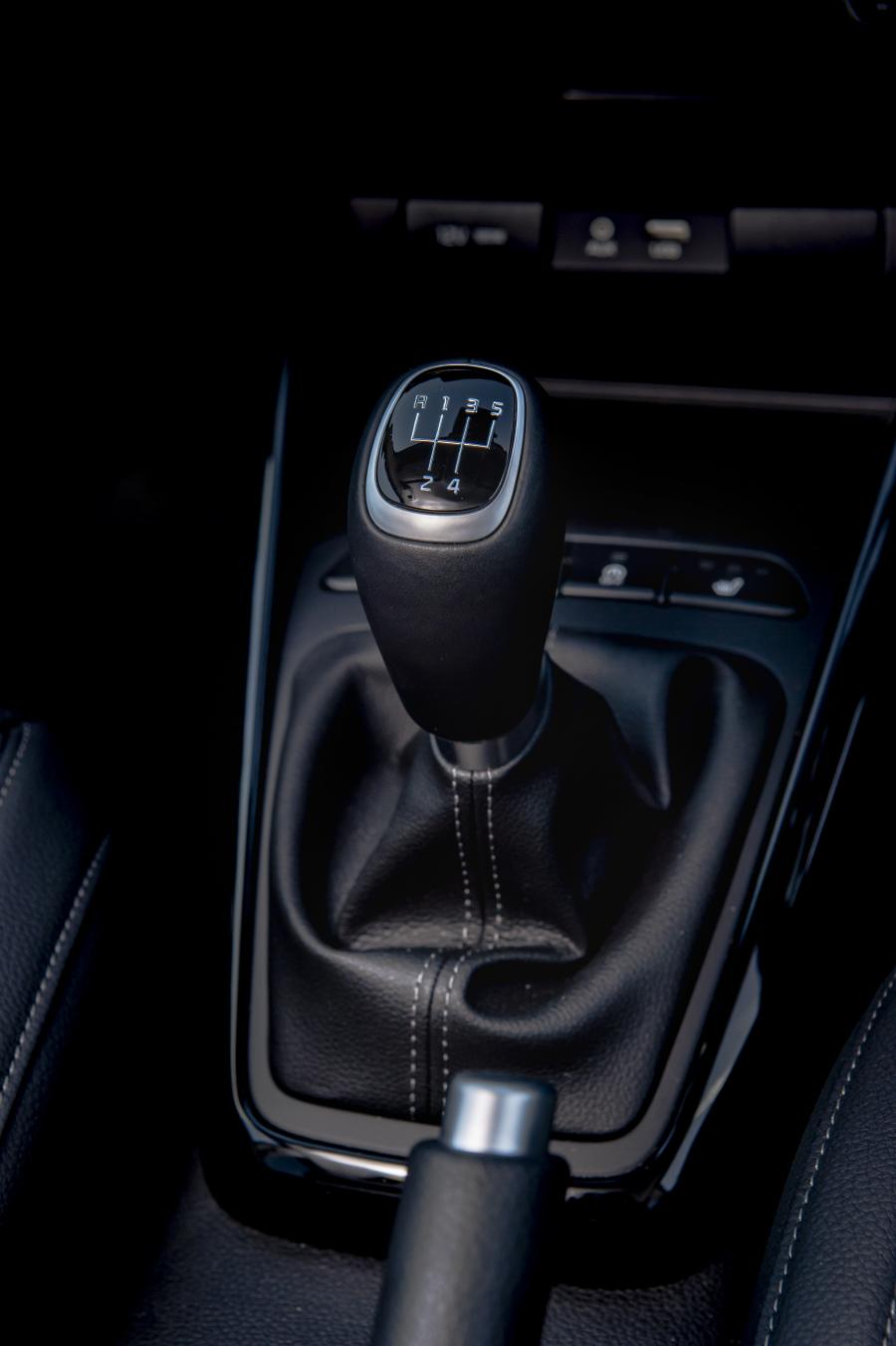 Детали интерьера Kia Rio 5-Door 2017 года  (UK) (фото 63 из 145)
